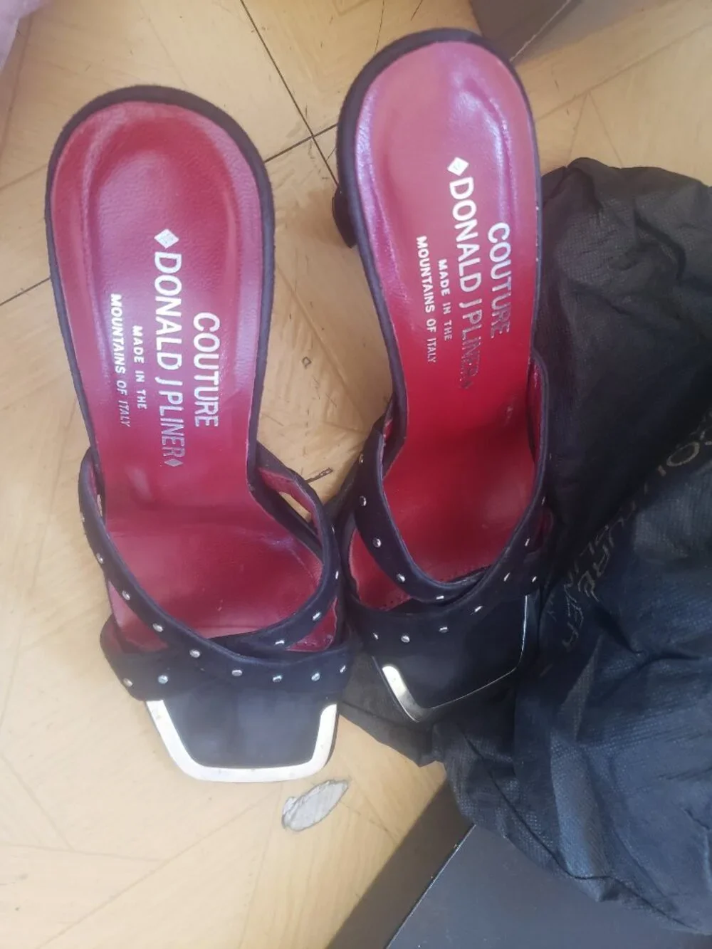 Couture Donald J Pilner Black Sandals with Silver studs Size 6M